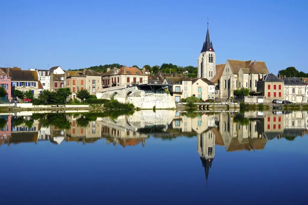 Vue de Pont-sur-Yonne amont camping